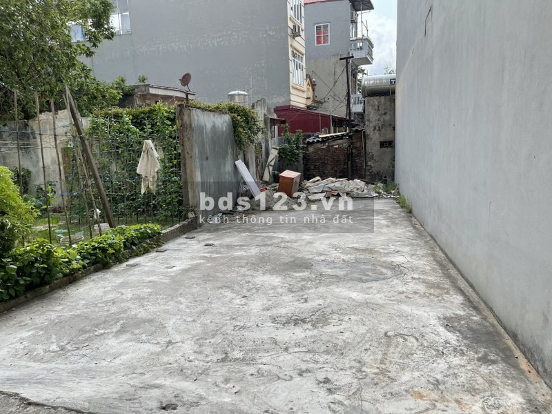 Bán 50m2 đất tại Cổ Bi, cạnh trường Cao Bá Quát, ngõ morning vào tận nơi.