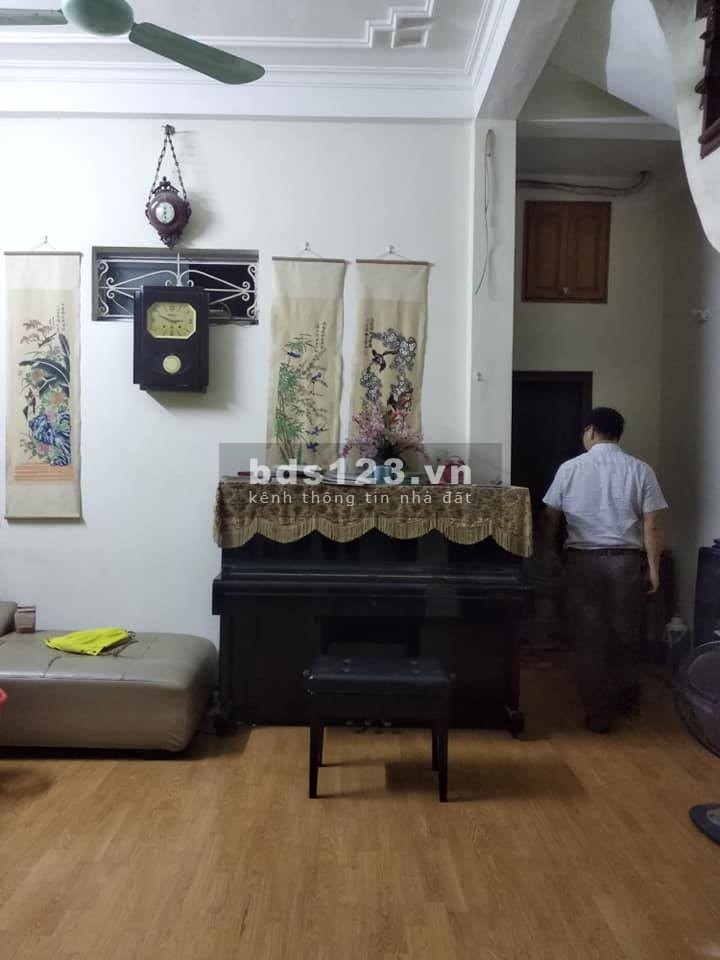 Bán nhà ngõ 302 đường Láng 4 tầng x 45m2 giá 3,8 tỷ. LH 0912442669