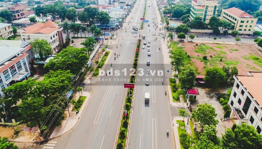 Bán gấp lô đất 3240m2 kề gốc 2 mặt tiền, đường vào 25m thông dài, sổ hồng riêng, đúng giá 380 triệu