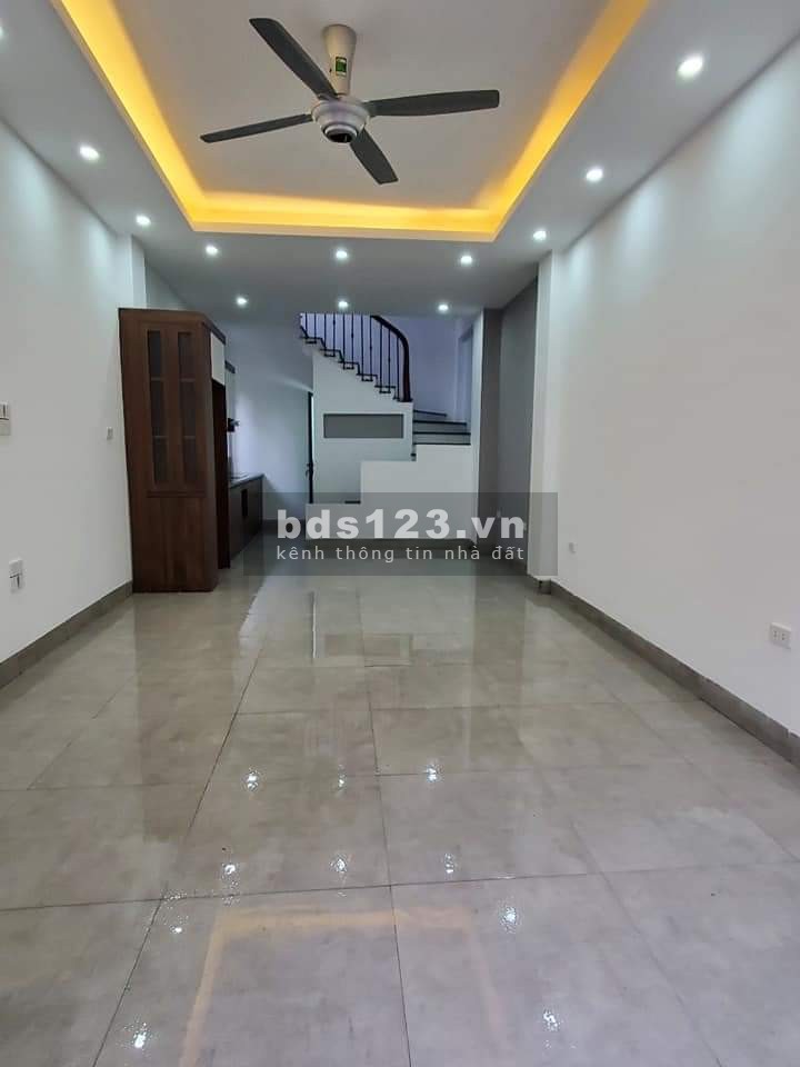 Nhà Đẹp Ngọc Thuỵ gần phố, ngõ ba gác Dt: 36m2, xây mới 5 tầng, giá nhỉnh 3 tỷ. 4PN