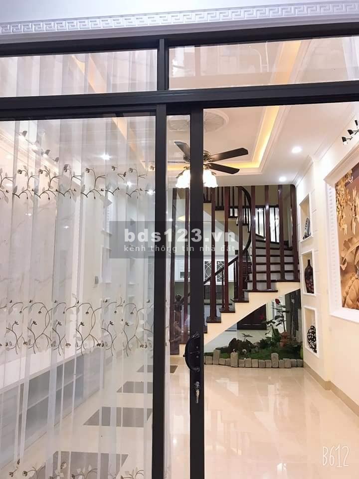 Chỉ với 3.9 tỷ bạn đã sở hữu ngay nhà đẹp Phố Trích Sài cách Hồ Tây chưa đến 100m