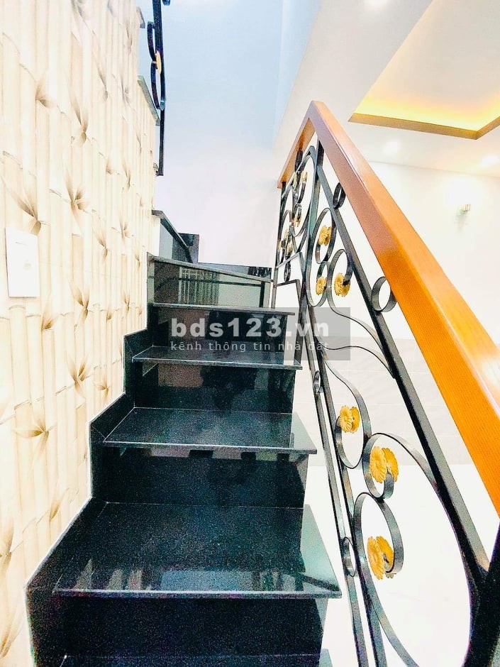 Nhà cần bán gấp hạ chào tiếp tục Bạch Đằng 5 tỷ.