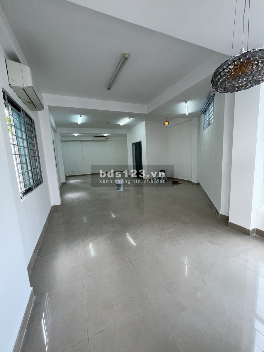 Nhà MT Trần Quang Khải 1T 5L 4.5X15 nh10m
