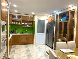 Cần bán gấp nhà mặt tiền Hoa Sứ Phường 2 Phú Nhuận, 5 tầng giá 20 tỷ.