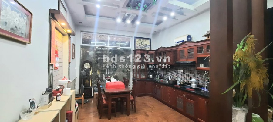 Bán nhà đường Võ Chí Công, 5m oto quay đầu, 4 tầng bê tông cốt thép