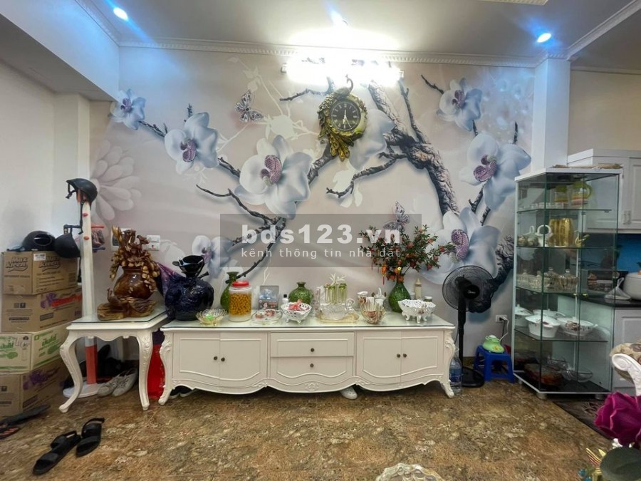 Bán nhà Cầu Giấy 34m2 x 5 tầng, sổ chính chủ, ngõ đẹp, tặng full nội thất như hình.