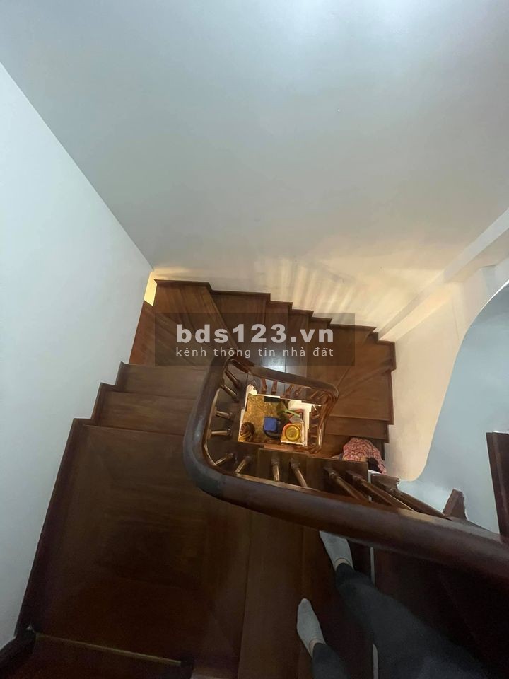 Bán nhà Cầu Giấy 34m2 x 5 tầng, sổ chính chủ, ngõ đẹp, tặng full nội thất như hình.
