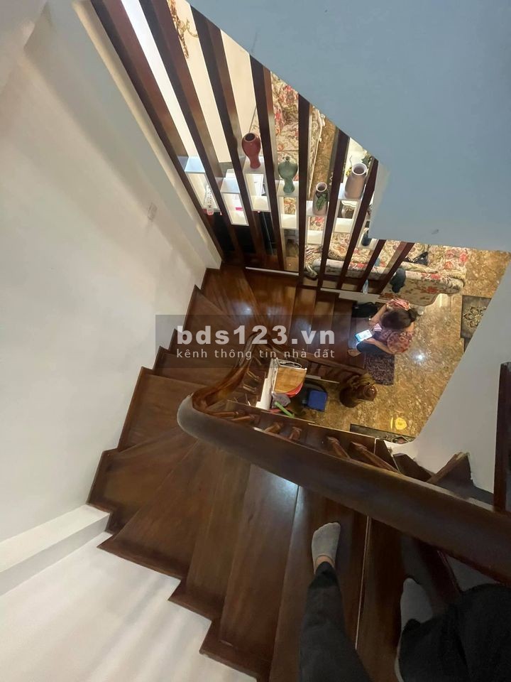 Bán nhà Cầu Giấy 34m2 x 5 tầng, sổ chính chủ, ngõ đẹp, tặng full nội thất như hình.