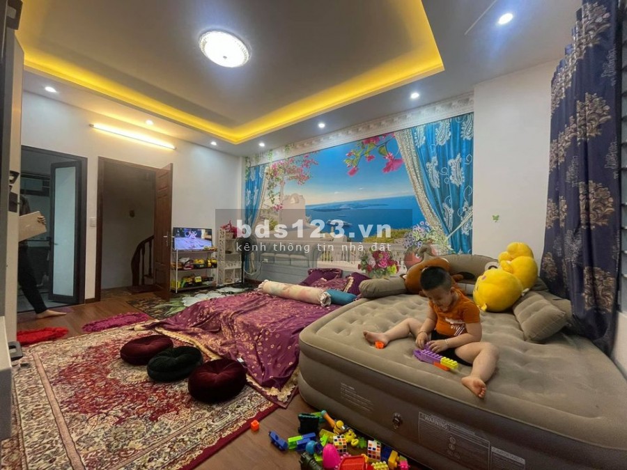 Bán nhà Cầu Giấy 34m2 x 5 tầng, sổ chính chủ, ngõ đẹp, tặng full nội thất như hình.