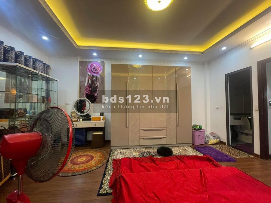 Bán nhà Cầu Giấy 34m2 x 5 tầng, sổ chính chủ, ngõ đẹp, tặng full nội thất như hình.