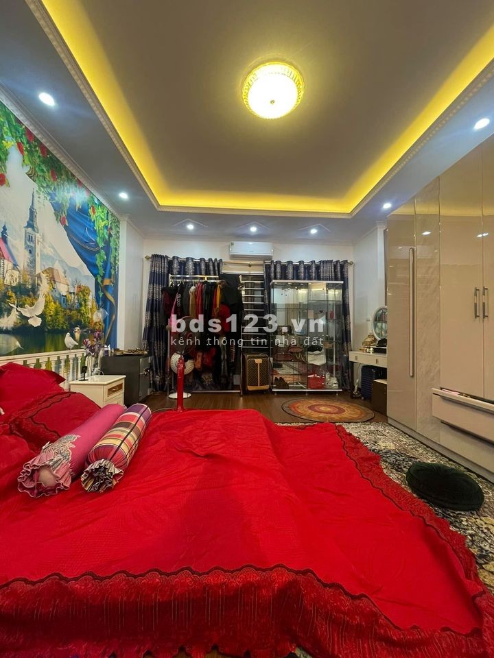 Bán nhà Cầu Giấy 34m2 x 5 tầng, sổ chính chủ, ngõ đẹp, tặng full nội thất như hình.
