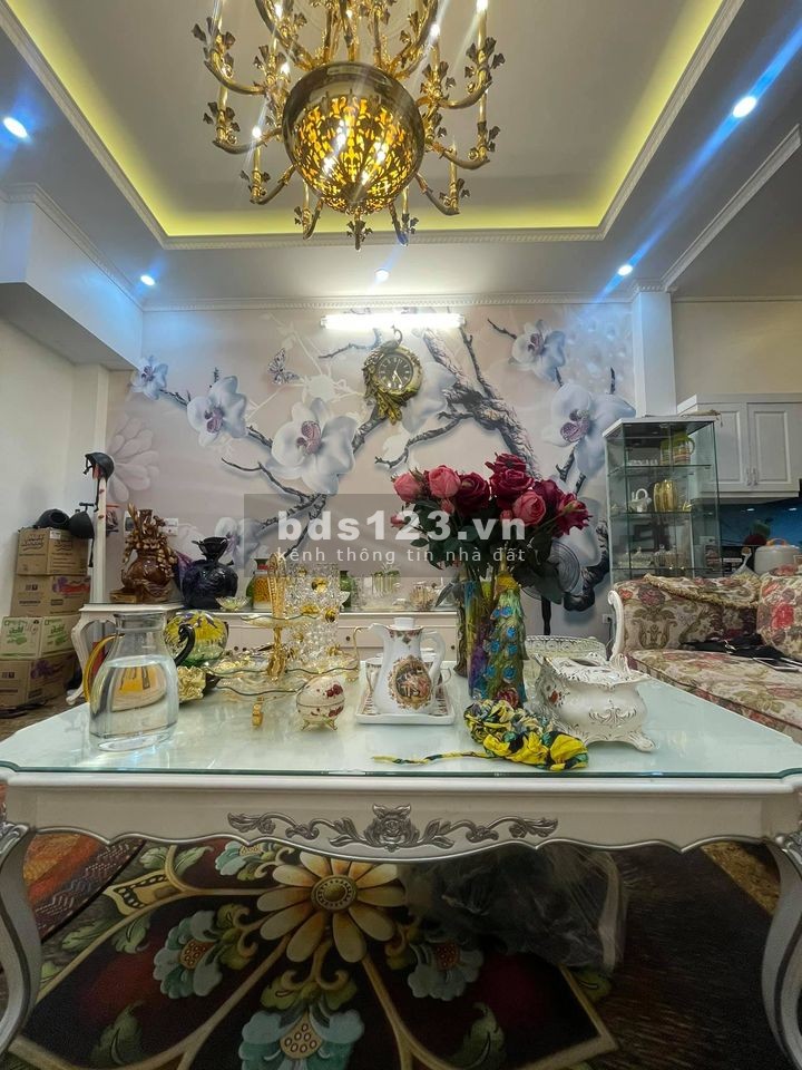 Bán nhà Cầu Giấy 34m2 x 5 tầng, sổ chính chủ, ngõ đẹp, tặng full nội thất như hình.