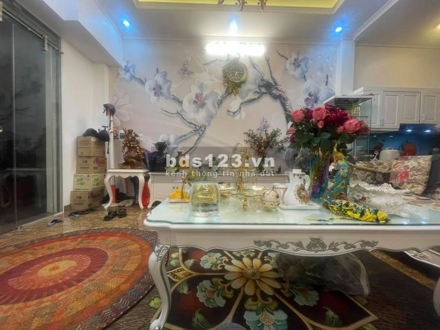 Bán nhà Cầu Giấy 34m2 x 5 tầng, sổ chính chủ, ngõ đẹp, tặng full nội thất như hình.
