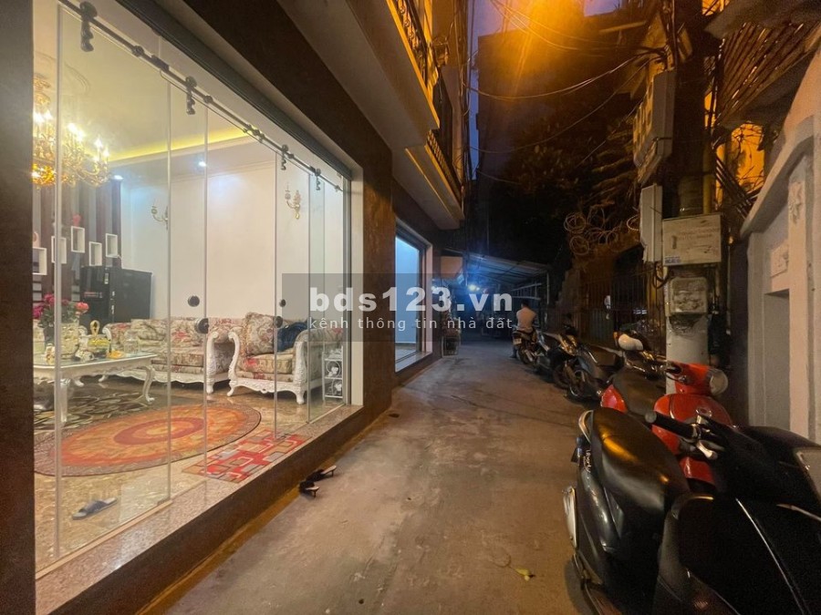 Bán nhà Cầu Giấy 34m2 x 5 tầng, sổ chính chủ, ngõ đẹp, tặng full nội thất như hình.