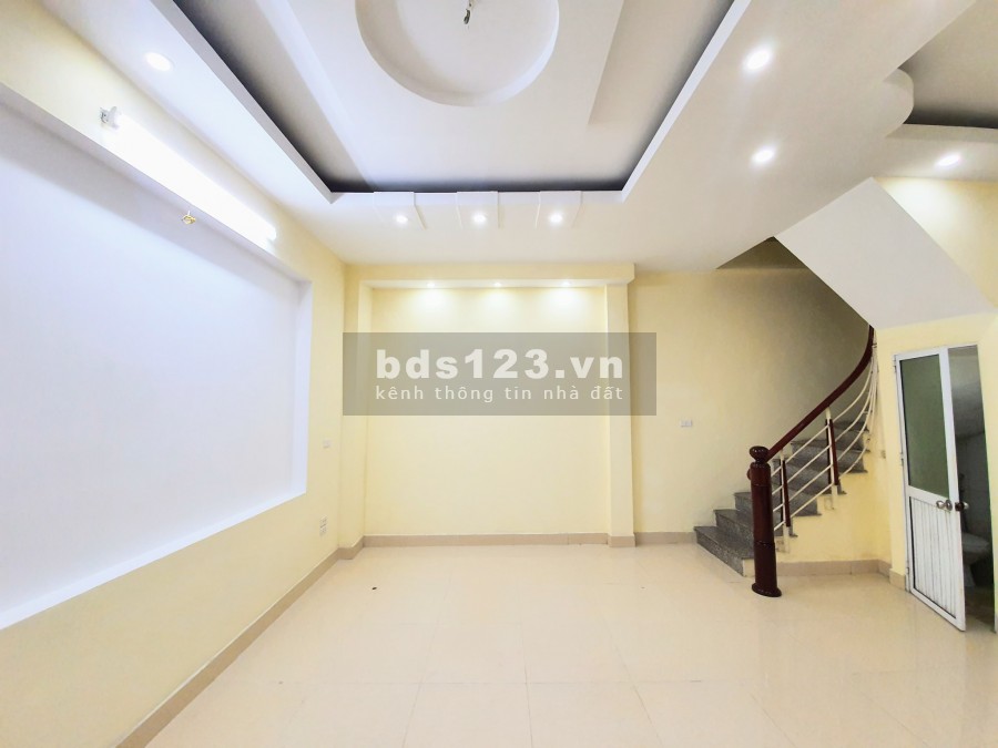 Thanh Trì ô tô 5m, nhà đẹp ở ngay 5 tầng 34m2 giá 2 tỷ 9