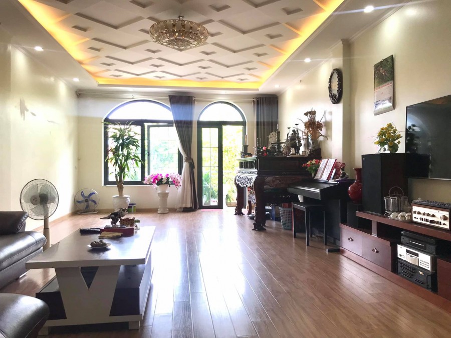 Bán toàn nhà văn phòng Hồ Tây, full nội thất vượng khí ô tô tránh, có thang máy, dt 88m2, 6 tầng, giá 15.5 tỷ, lh 0982188151
