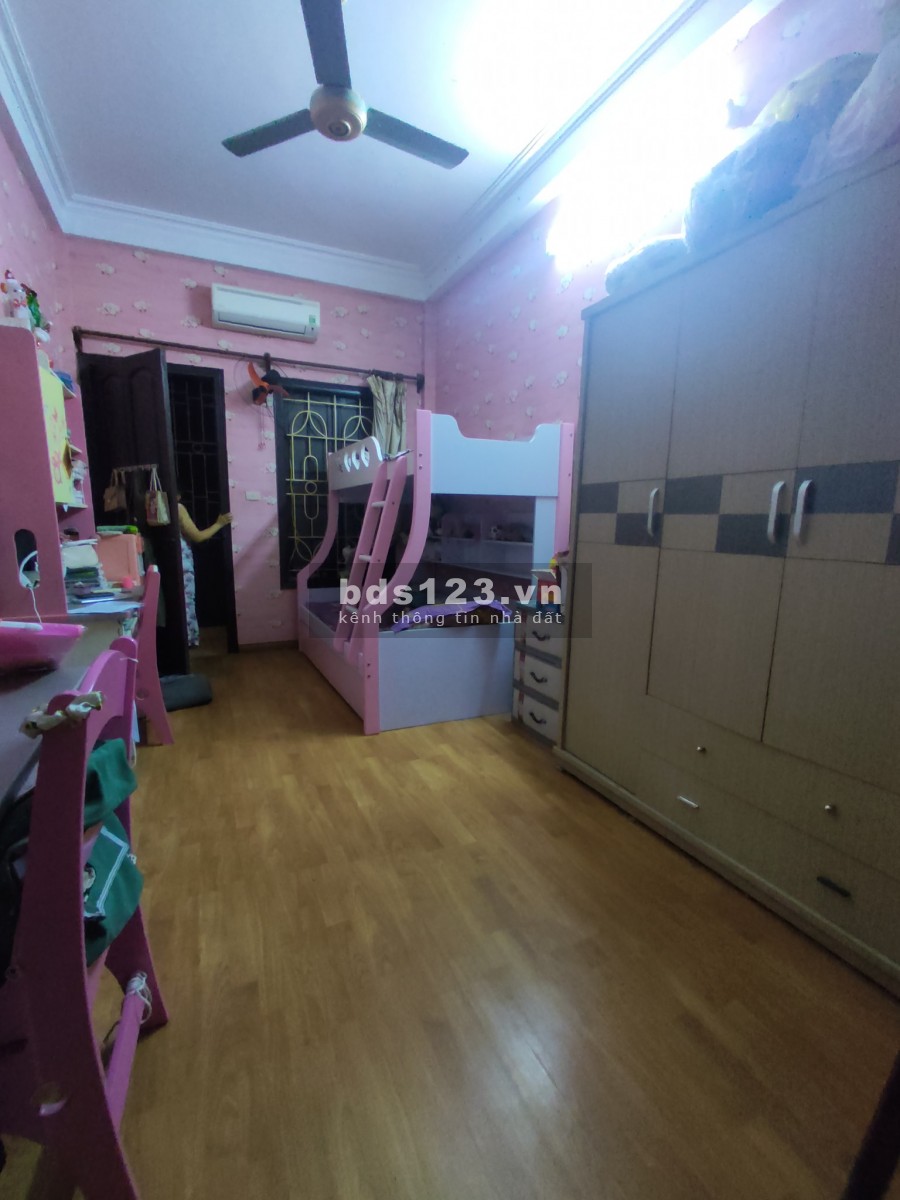 Bán nhà Ngõ 222 Phố Lê Duẩn, Ô tô đỗ cách 5m,Diện tích 42m2, giá 4,5tỷ.
