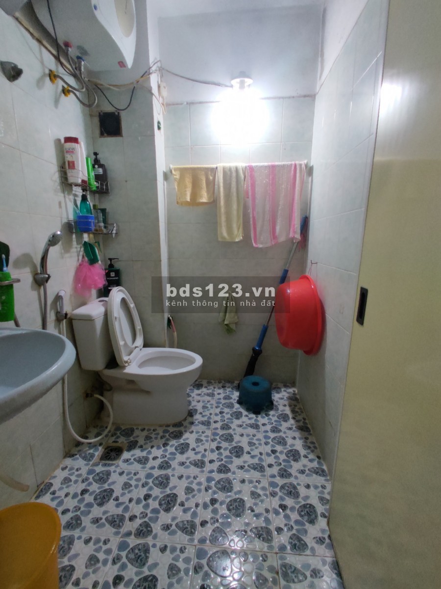 Bán nhà Ngõ 222 Phố Lê Duẩn, Ô tô đỗ cách 5m,Diện tích 42m2, giá 4,5tỷ.