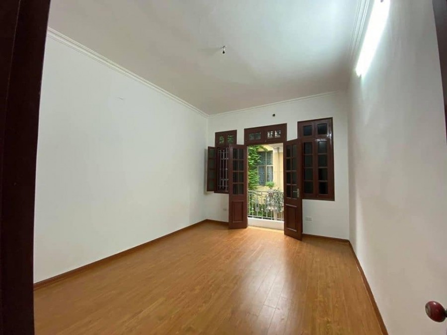 Bán nhà: 35m, 4 tầng,MT4m, Ngã tư sở chỉ nhỉnh 5 tỷ, ô tô 7 chỗ đỗ cửa.