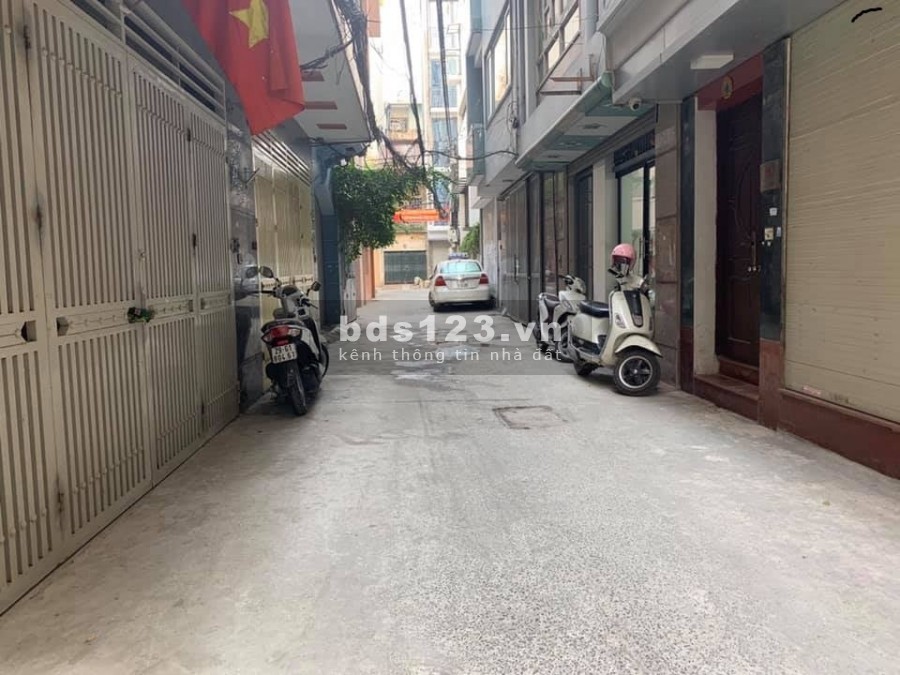 Nhà Lê Trọng Tấn - 35m2, 4 tầng, mặt tiền 4m. Ô tô vào nhà