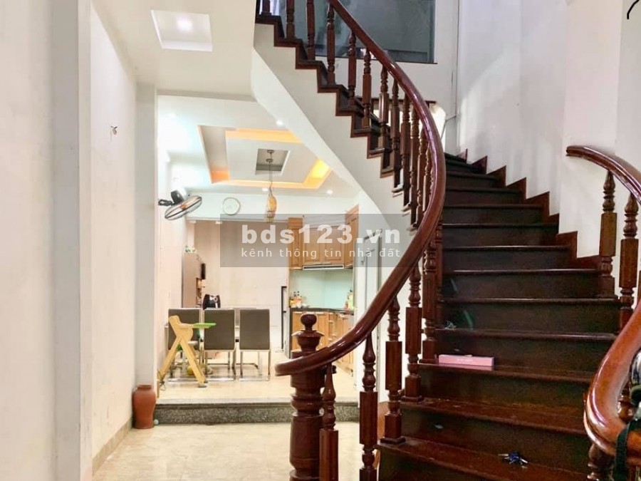 Nhà Lê Trọng Tấn - 35m2, 4 tầng, mặt tiền 4m. Ô tô vào nhà