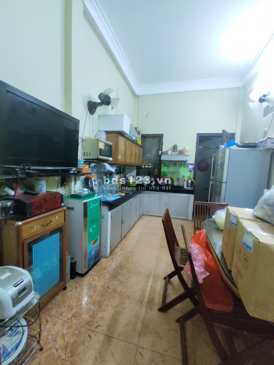Bán nhà Ngõ 222 Phố Lê Duẩn, Ô tô đỗ cách 5m,Diện tích 42m2, giá 4,5tỷ.