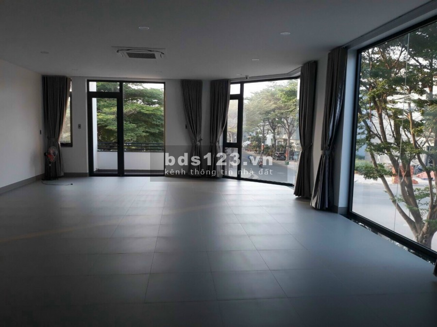 Mặt Bằng Góc ngã tư siêu đẹp 10x25 1lầu trống suốt KDC Gia Hòa Q9. Giá 22tr/th