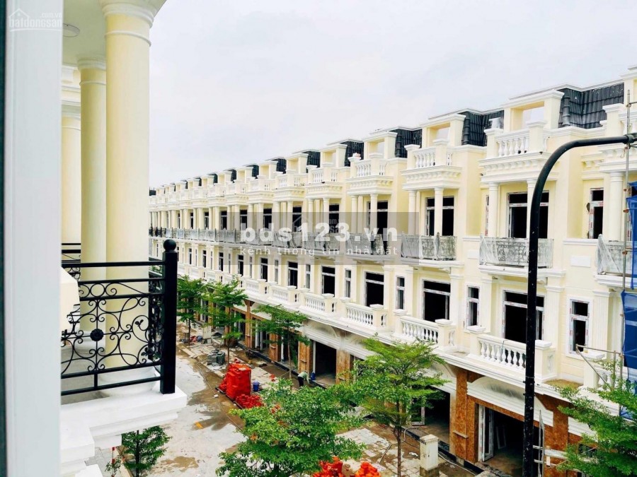 Nhà 1 trệt 2 lầu Trung tâm TP Dĩ An-cạnh bên Aeon Mall- Chỉ 700 triệu sang tên sổ ngay -Được thanh toán chậm!!