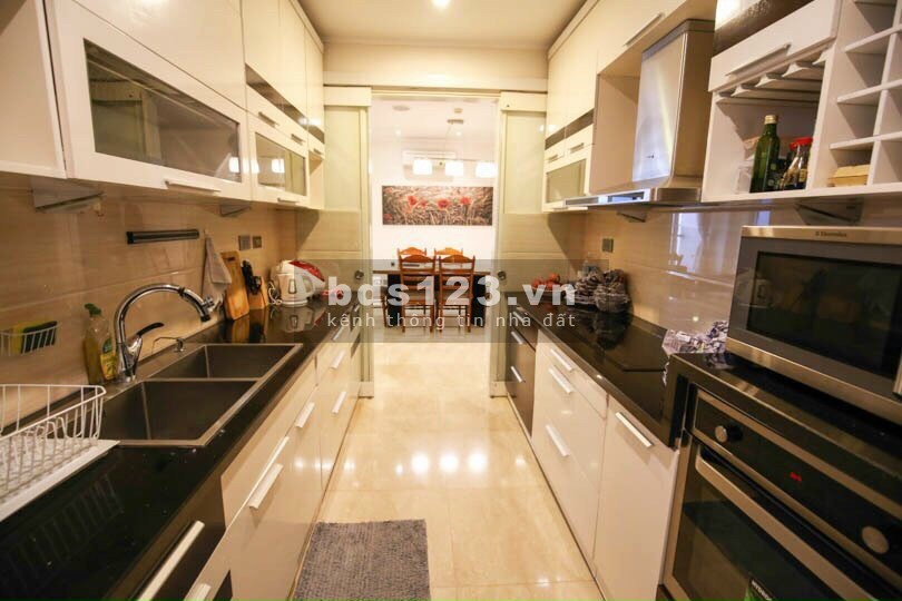 Cho thuê căn hộ L1, tầng 12, diện tích 154m2 , full nội thất, lh: 0972933496