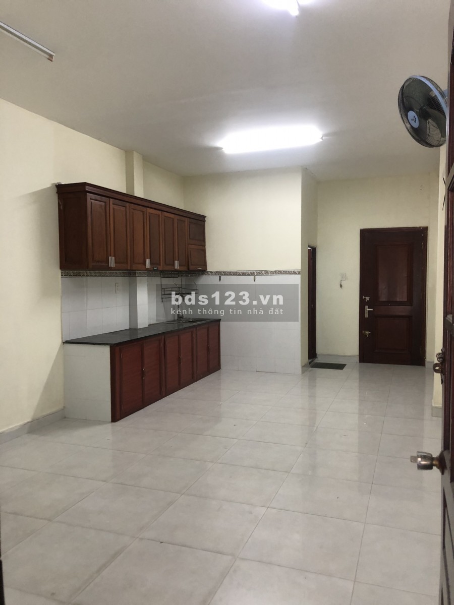 Nhà HXH đường Lê Quang Định: Hầm, Lửng 3 Lầu-Sân Thượng