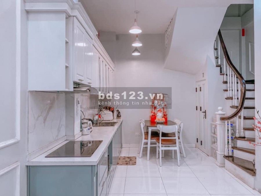 Bán nhà Đội Cấn 40m2 x 4 tầng, giá nhỉnh 4 tỷ, 5 tầng, măt tiền 4.3m