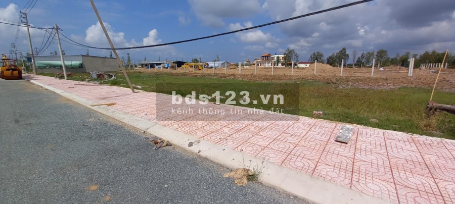 đất nền thổ cư 100% thị trấn thạnh phú, gần trường thcs thạnh phú