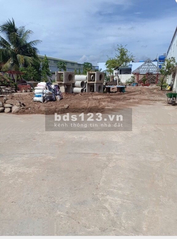 Đất mặt tiền TL826 đông dân cư. Có sổ.
