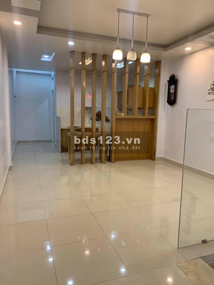 Nhà hẻm 652QL13 Hợp làm VP kết hợp ở, có sẵn 2 phòng kính