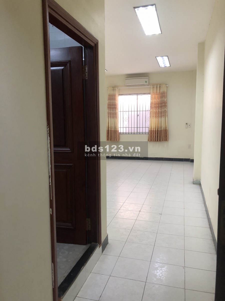 Nhà HXH đường Lê Quang Định: Hầm, Lửng 3 Lầu-Sân Thượng