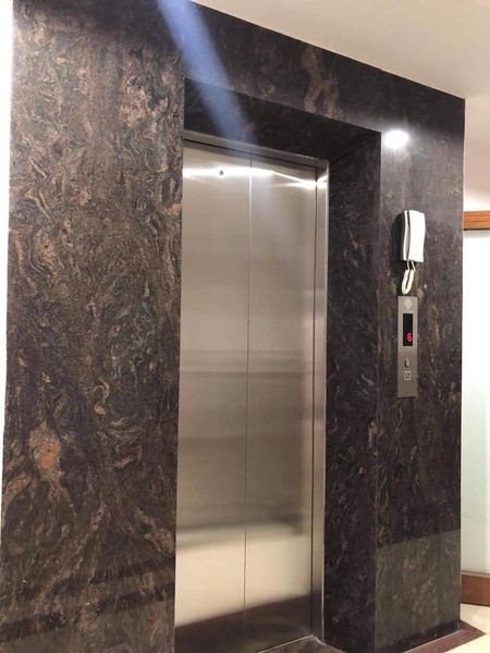 Bán toàn nhà văn phòng Hồ Tây, full nội thất vượng khí ô tô tránh, có thang máy, dt 88m2, 6 tầng, giá 15.5 tỷ, lh 0982188151