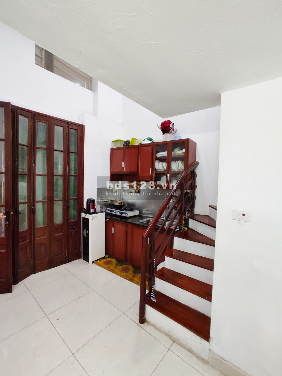 Bán nhà đẹp ngõ Tô Hoàng, 24m2, 5 tầng, MT 4.5m, giá nhỉnh 2 tỷ