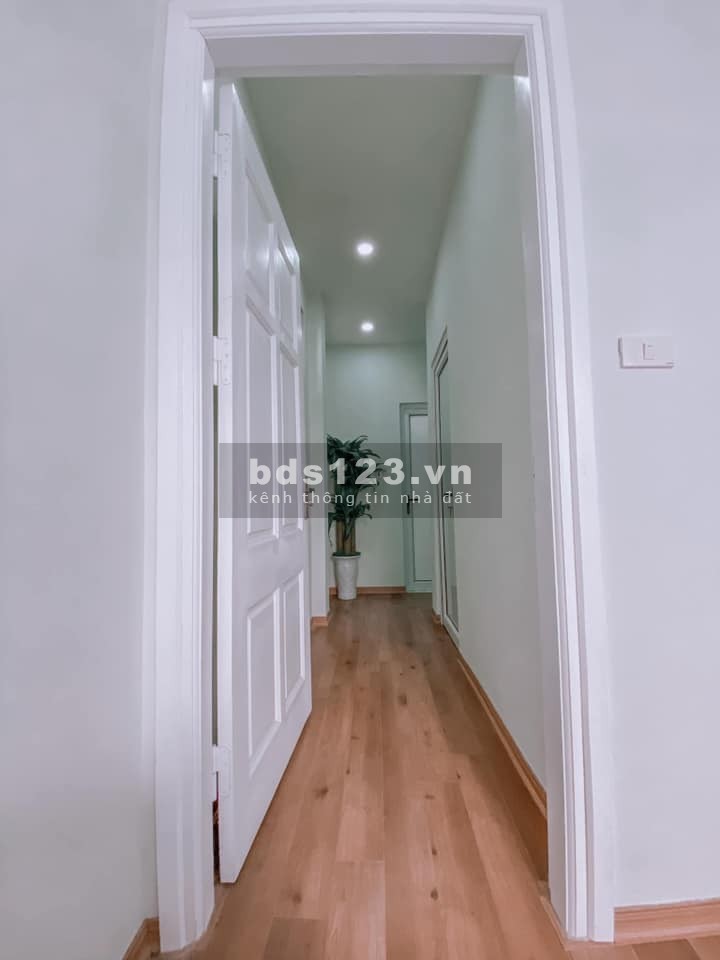 Bán nhà Đội Cấn 40m2 x 4 tầng, giá nhỉnh 4 tỷ, 5 tầng, măt tiền 4.3m