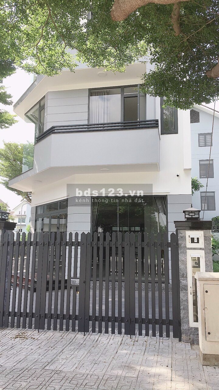 Mặt Bằng Góc ngã tư siêu đẹp 10x25 1lầu trống suốt KDC Gia Hòa Q9. Giá 22tr/th