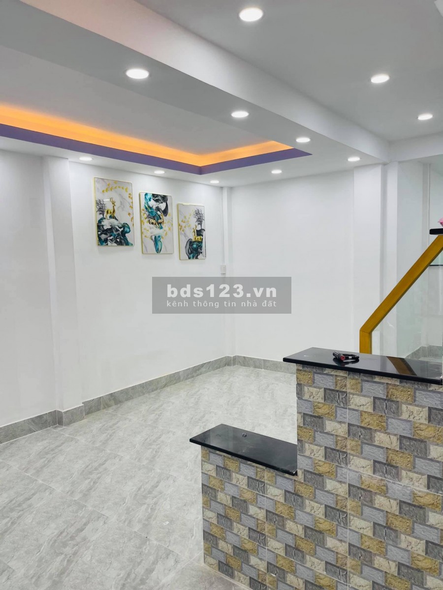 Nhà đẹp mới xây đường Đoàn Văn Bơ, dt 33m2, không quy hoạch, chỉ 3.1 tỷ