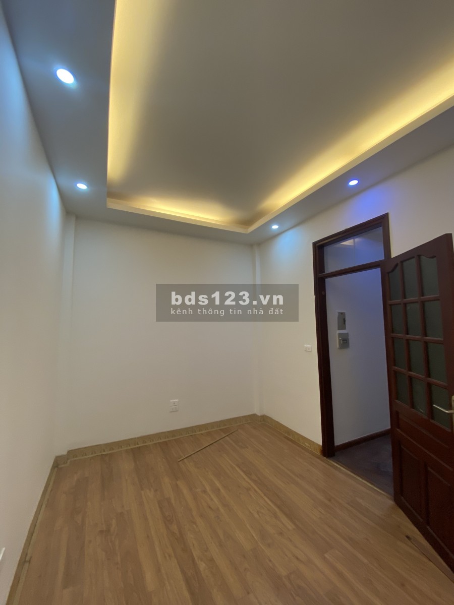 Bán nhà khu phân lô, ô tô đỗ cửa, ngõ 54 Bùi Xương Trạch, nhà đẹp như mới, giá 6,6 tỷ