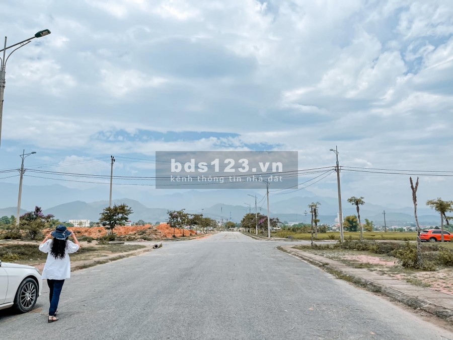 đất đại lộ hoa anh đào chỉ 8tr/m