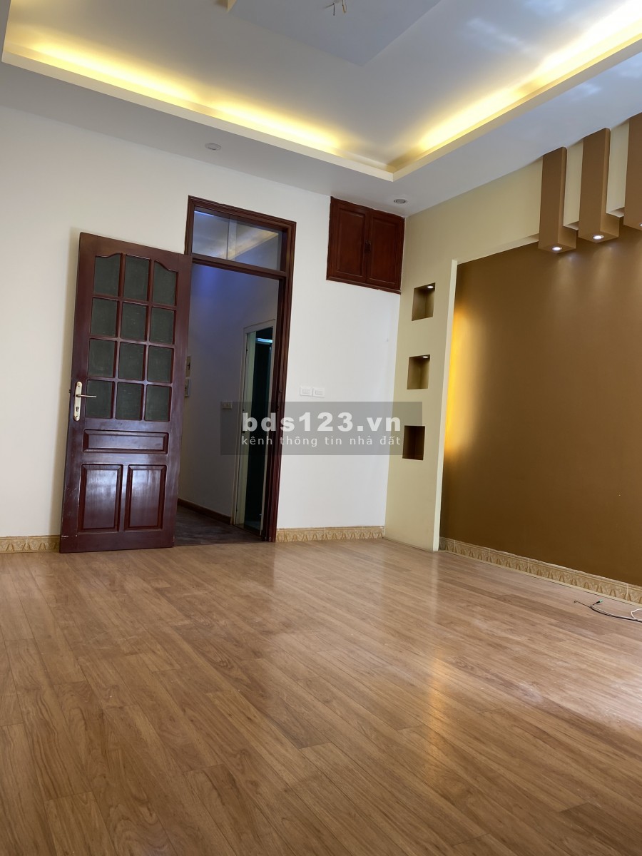 Bán nhà khu phân lô, ô tô đỗ cửa, ngõ 54 Bùi Xương Trạch, nhà đẹp như mới, giá 6,6 tỷ