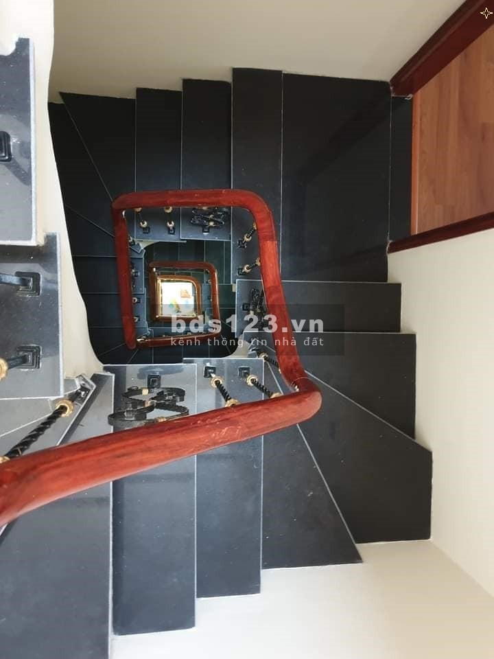Bán nhà Võ Chí Công, 35m2 x5T, MT 5m siêu thoáng, cách ngõ ô tô 5m