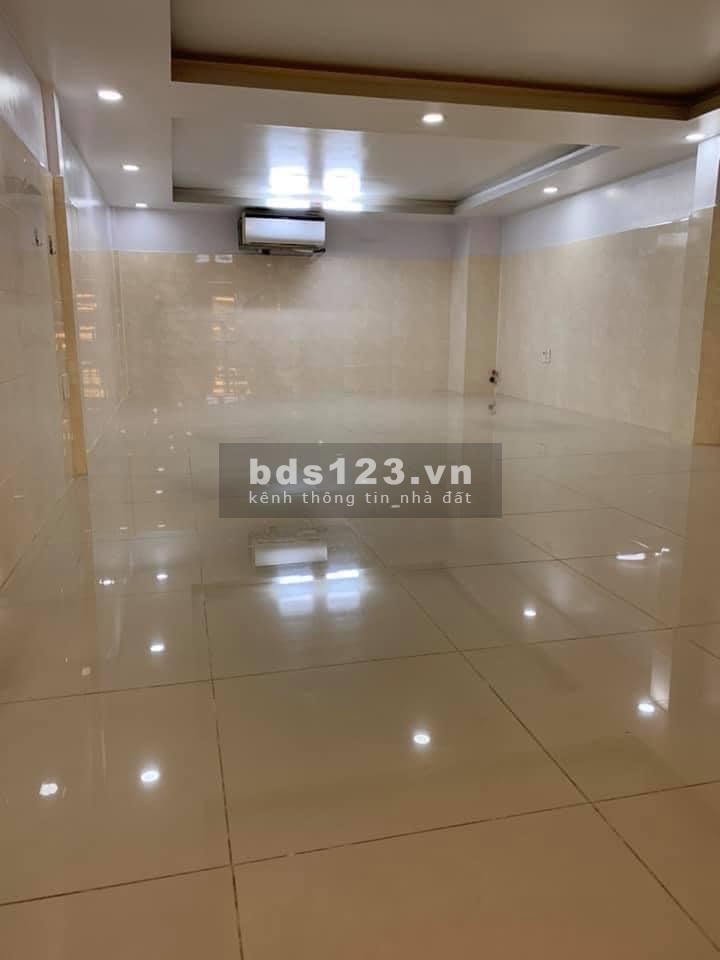 Nhà hẻm 652QL13 Hợp làm VP kết hợp ở, có sẵn 2 phòng kính