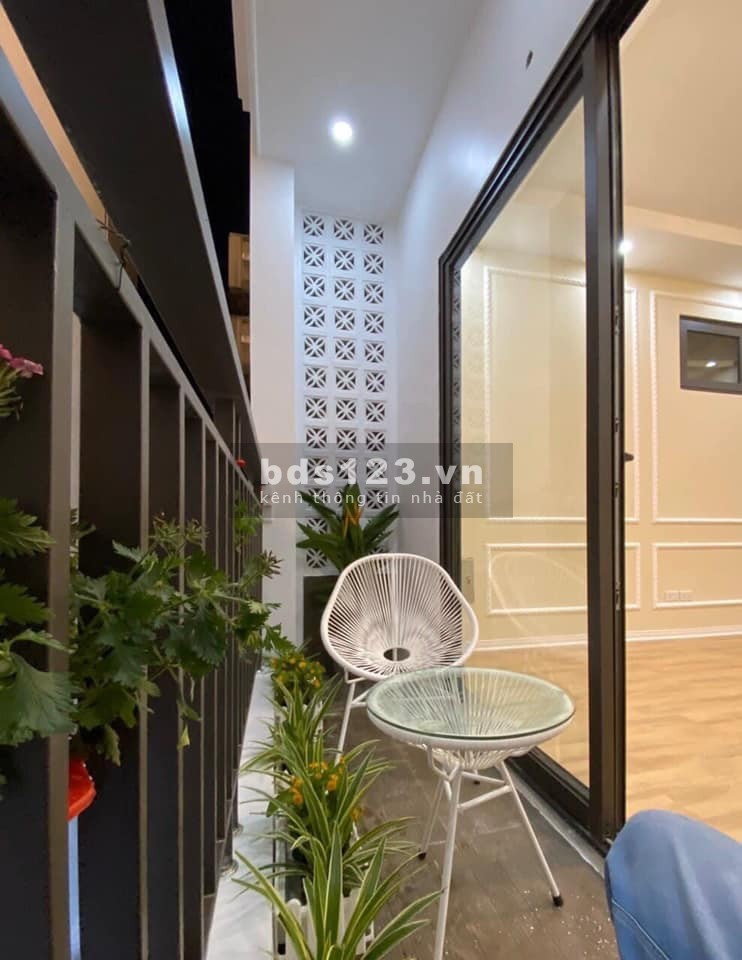 Bán nhà Đội Cấn 40m2 x 4 tầng, giá nhỉnh 4 tỷ, 5 tầng, măt tiền 4.3m