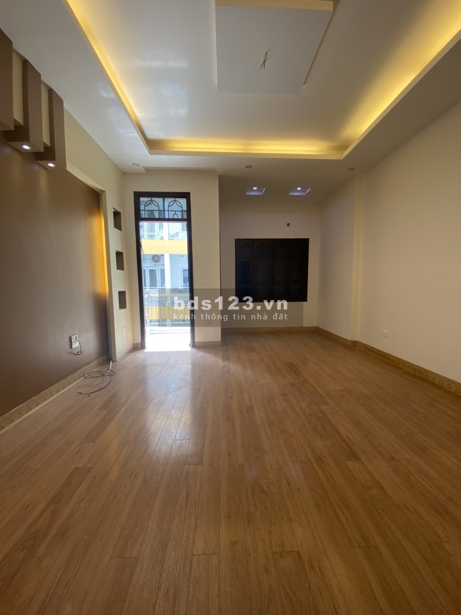 Bán nhà khu phân lô, ô tô đỗ cửa, ngõ 54 Bùi Xương Trạch, nhà đẹp như mới, giá 6,6 tỷ