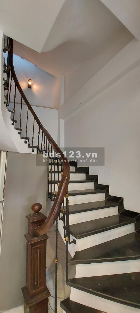 Bán nhà ngõ Lan Bá, Khâm Thiên, dtsd 45m2, 5 tầng đúc, giá 5 tỷ