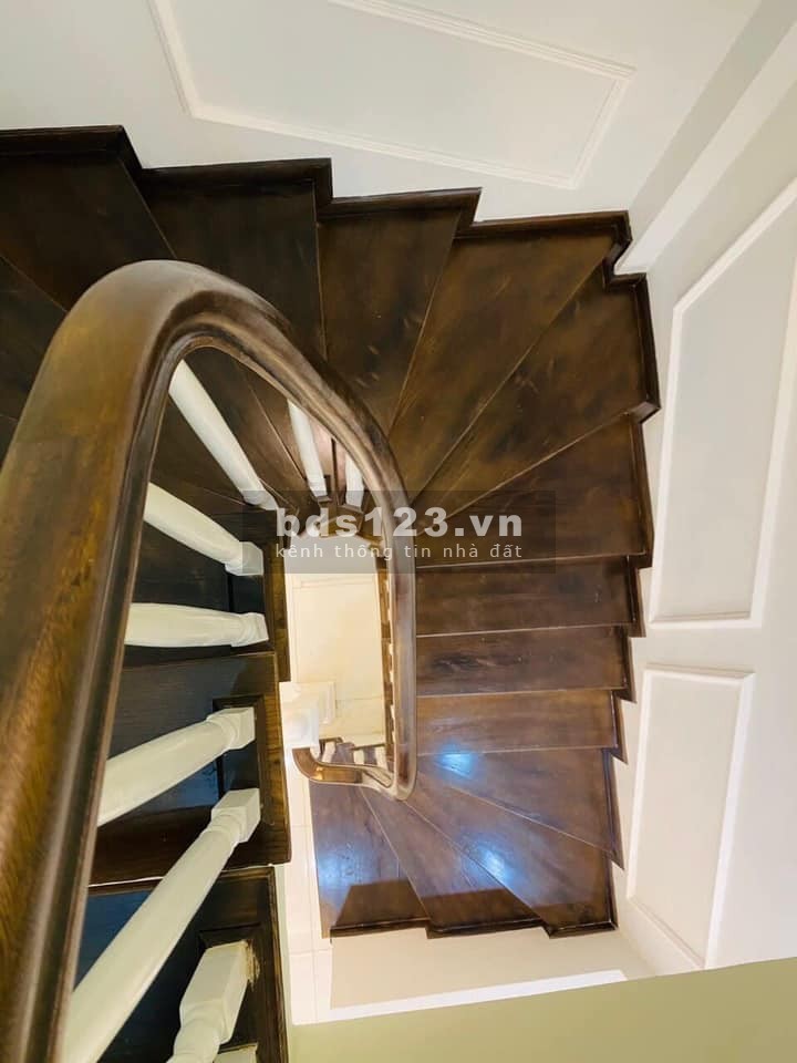 Bán nhà Đội Cấn 40m2 x 4 tầng, giá nhỉnh 4 tỷ, 5 tầng, măt tiền 4.3m