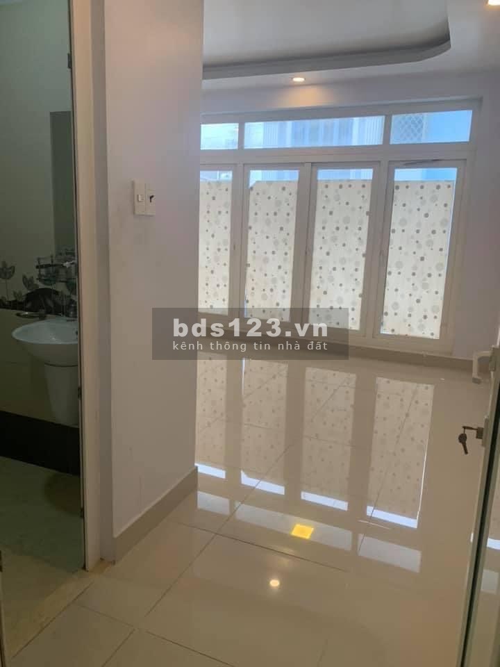 Nhà hẻm 652QL13 Hợp làm VP kết hợp ở, có sẵn 2 phòng kính